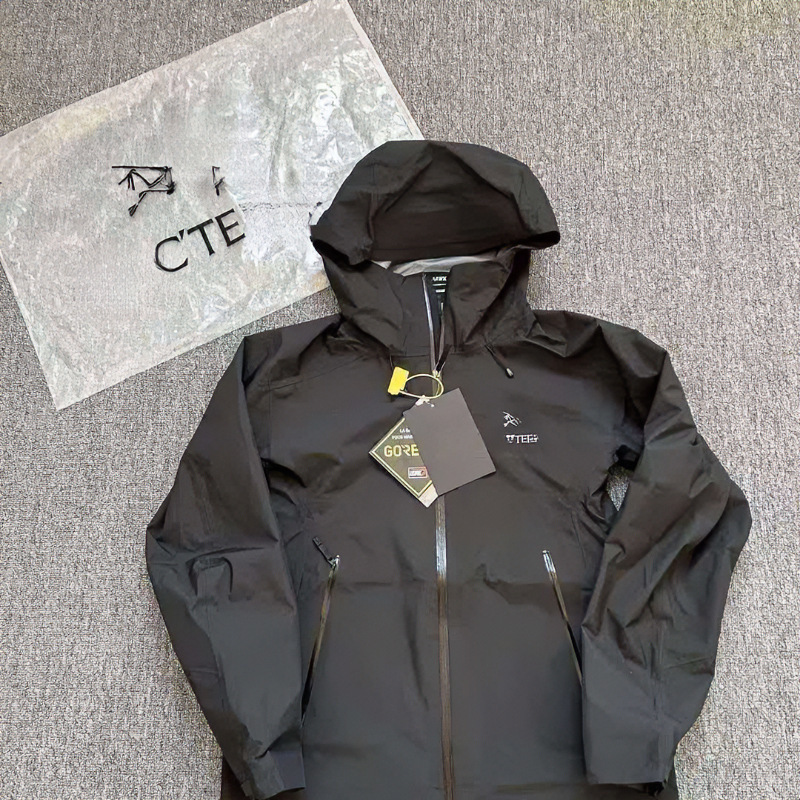 MV new waterproof and windproof hard-shell jacket with zipper closure, suitable for both men and women, featuring a hood and designed for outdoor activities MV new waterproof and windproof hard-shell jacket with zipper closure, suitable for both men and women, featuring a hood and designed for outdoor activities
