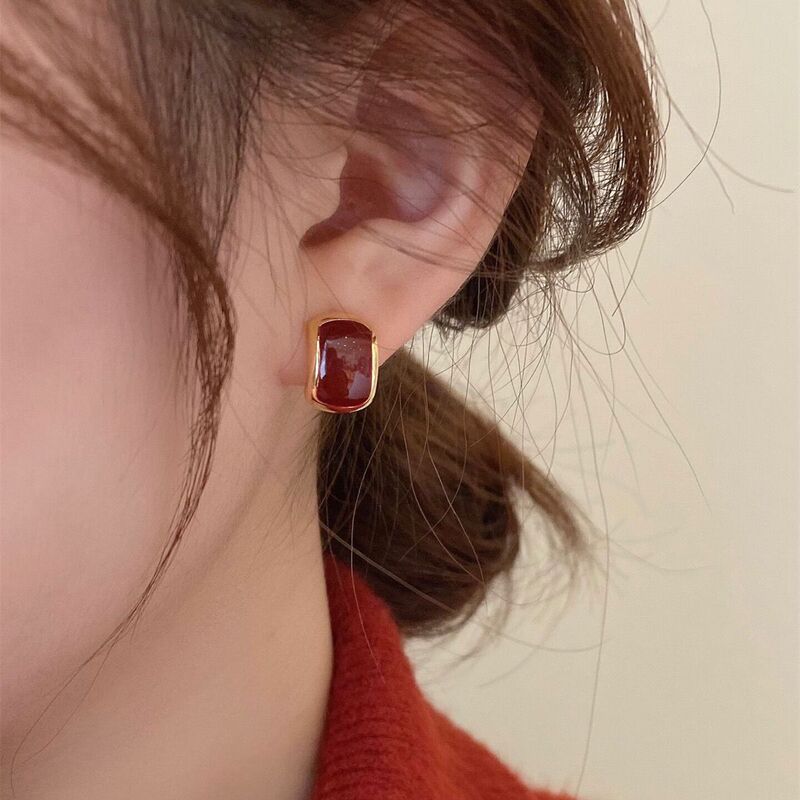Cross-border retro wine-red fashion earrings with a unique design, gold trim, elegant, simple, and versatile for everyday wear Cross-border retro wine-red fashion earrings with a unique design, gold trim, elegant, simple, and versatile for everyday wear