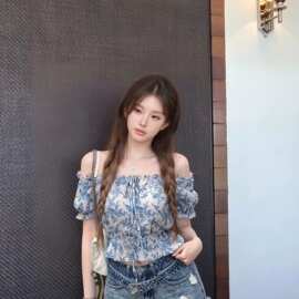 法式碎花泡泡袖衬衣女夏季一字肩气质小衫收腰显瘦小上衣