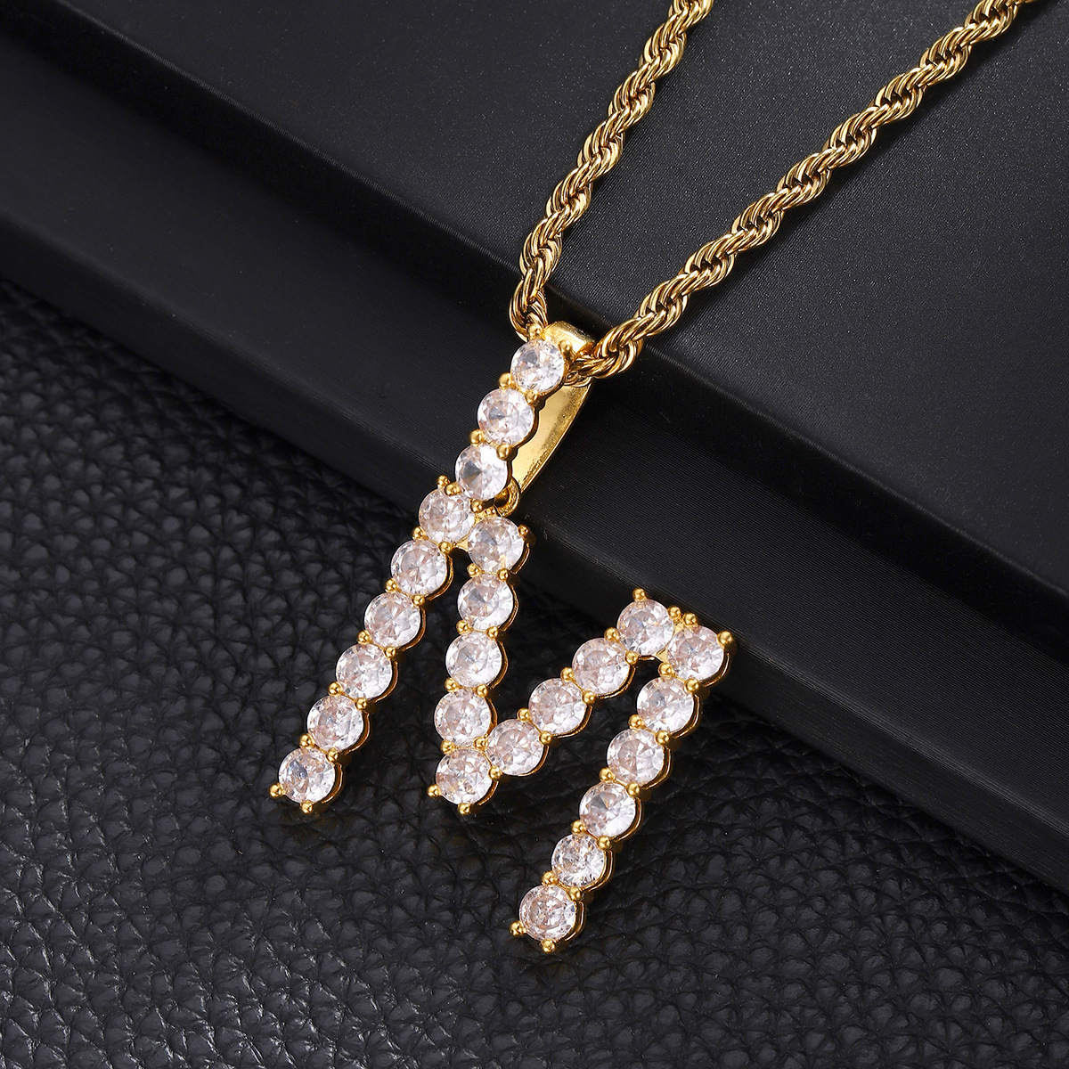 Moda cross-border rock hip-hop punk zircon cursiva colgante al por mayor personalidad de joyería de alta humedad