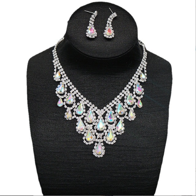 Pendientes largos geométricos elegantes con diamantes_voghion.com