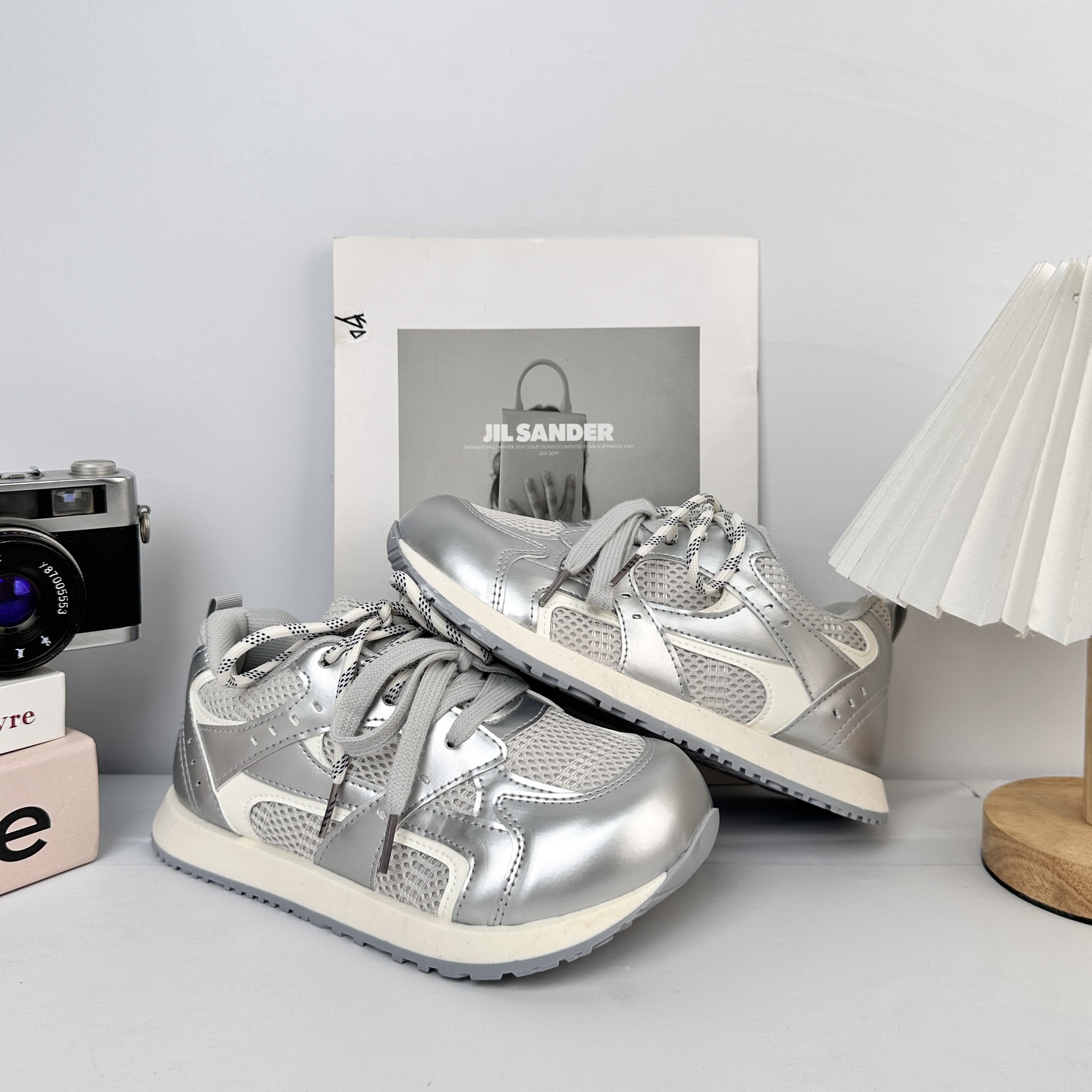 Yuanbo versátil zapatos deportivos casuales para mujeres 2025 nuevos zapatos de skate de otoño zapatos de mujer con suela gruesa zapatos blancos pequeños zapatos Gump