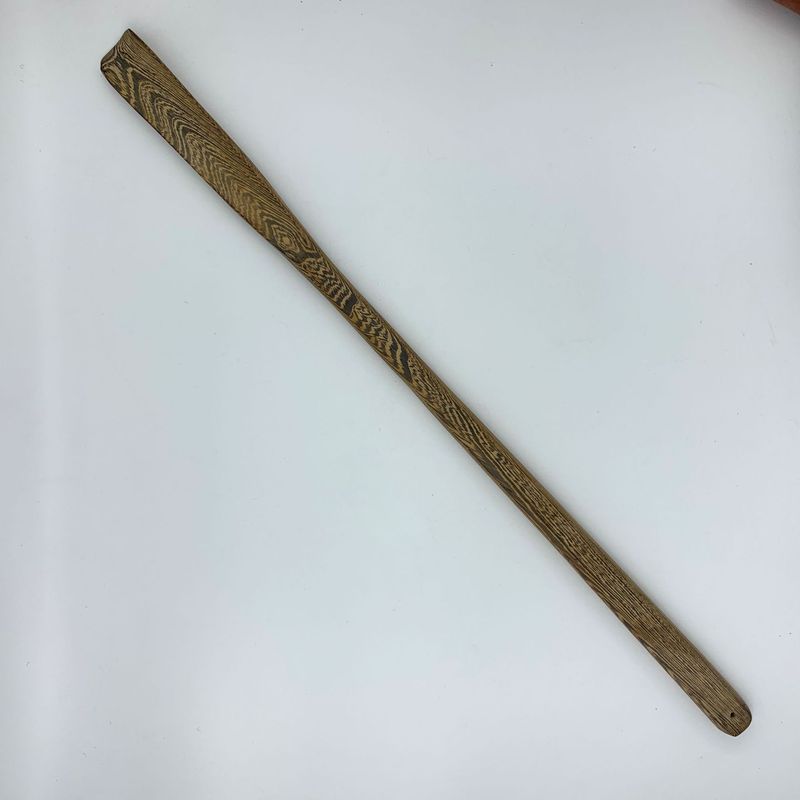 ベトナムの木造の靴は黒檀の木の長い柄を抜いて貝殻をはめ込んで靴の器の家庭用の靴を持ち上げます。|undefined