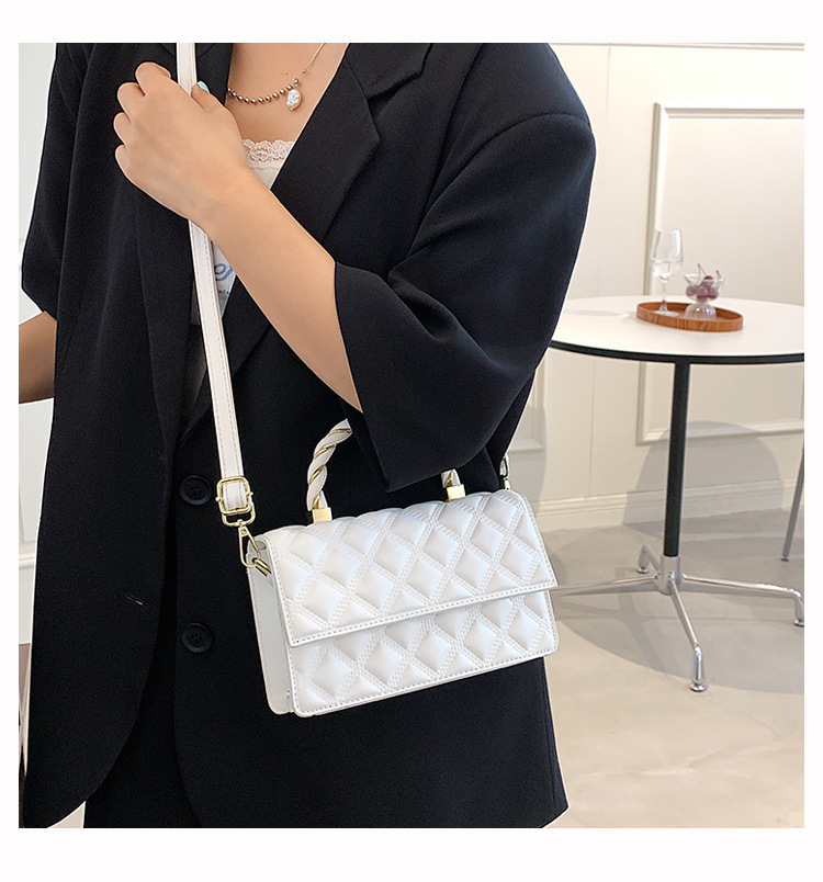 2021 New Textured Western Style Women's Bag Fashionable Rhombus Chain Bag Simple Embroidered Line Shoulder Bag Bag Crossbody Small Square Bag display picture 17