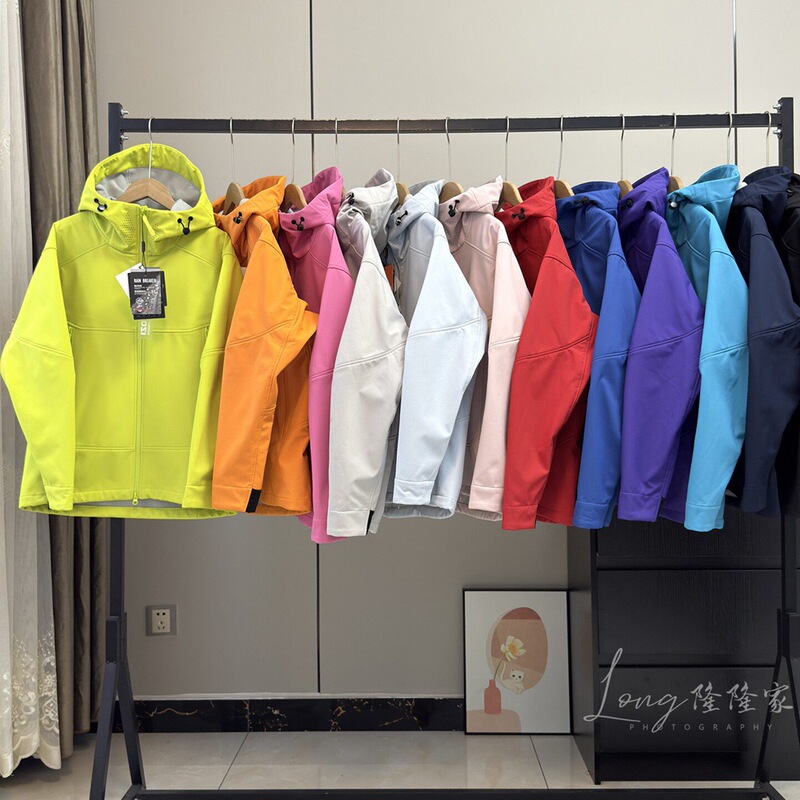 [Off-Season Clearance~Fleece-Lined for Warmth + Underarm Zipper] Autumn and Winter Outdoor Windproof and Water-Resistant Softshell Jacket for Men and Women