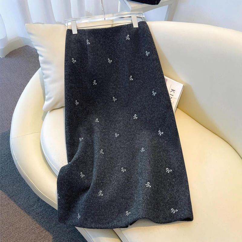 Super Nice Wool Skirt for Women in Autumn and Winter 2025 New Butterfly Embroidered Woolen A-Line Skirt Hip-Covering Skirt