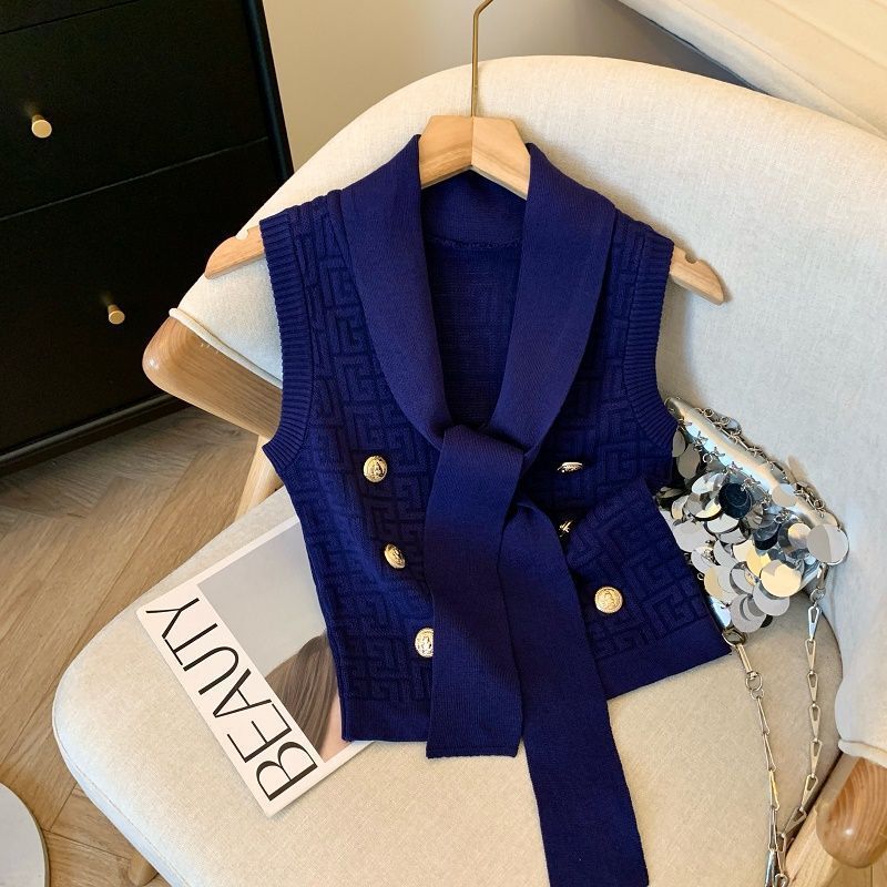 Retro Metal Buckle Tie V-Neck Sleeveless Vest for Women 2026 Summer New Slim Fit Hot Girl Short Top