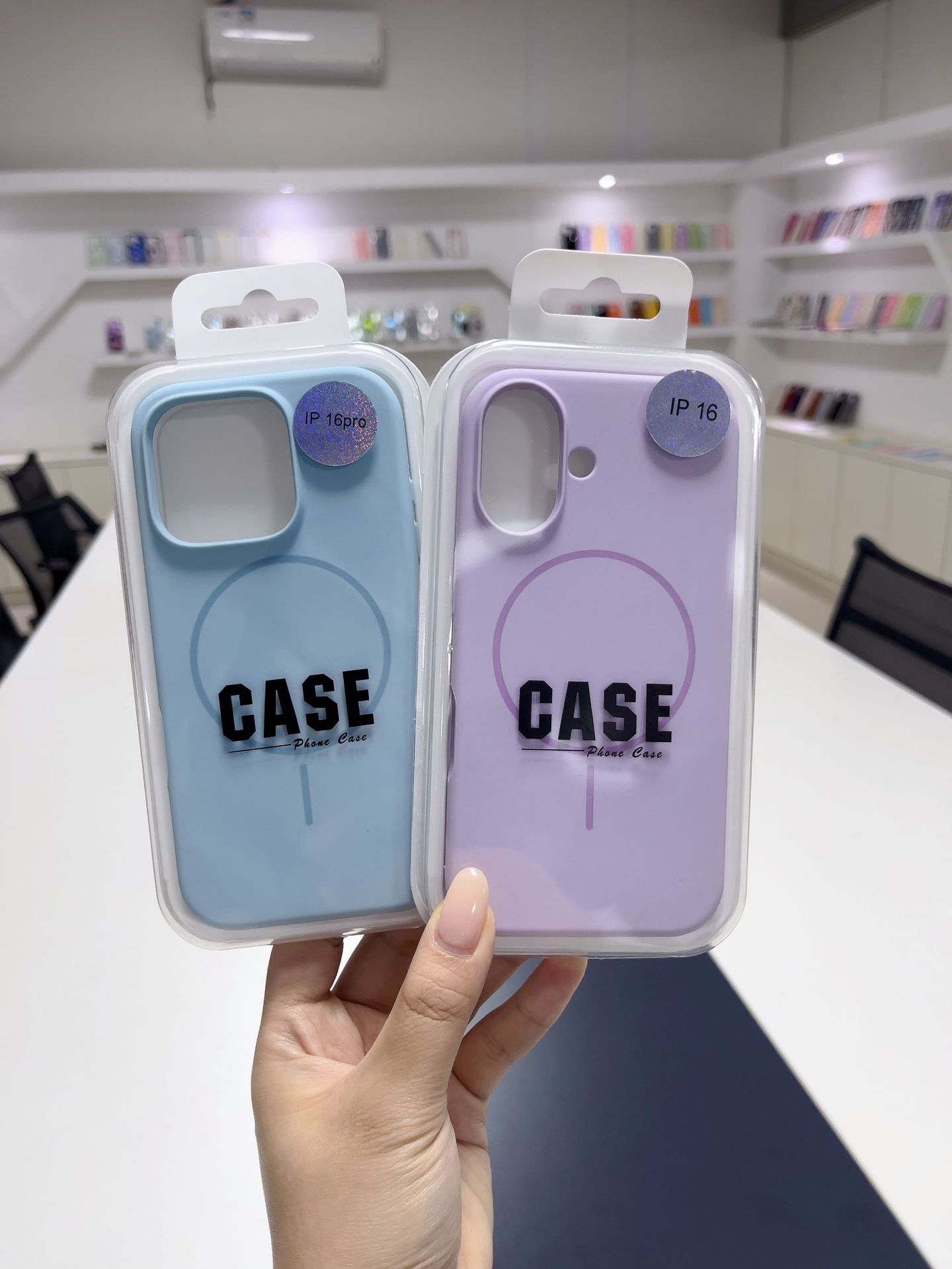 If you need a box, please contact customer service. the box is 0.5 yuan each