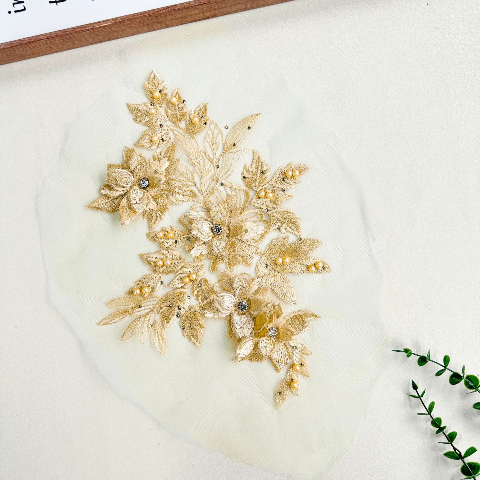 Flores tridimensionales esquinillas bordadas de encaje decalcas hechas a mano para hacer vestido de boda vestido de baile vestido DIY decoración de tela
