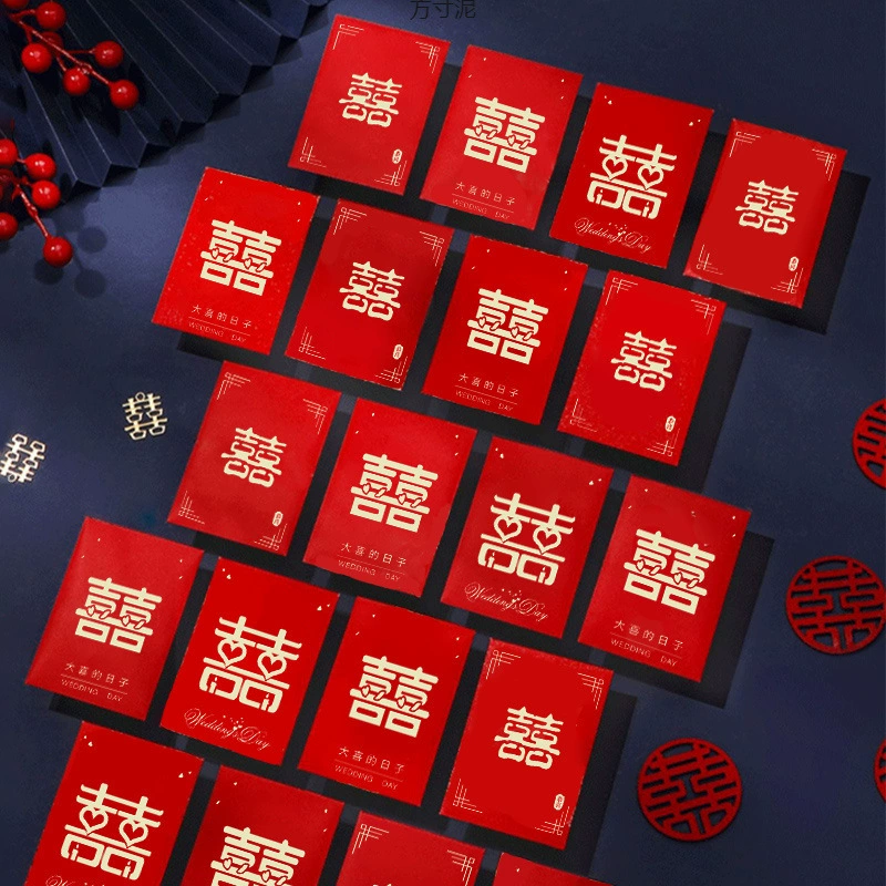 Маленький красный конверт для свадебного приема