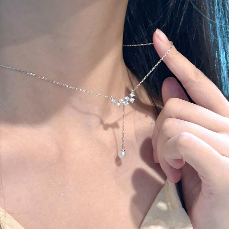 Long summer brand necklace with tassels from pearl