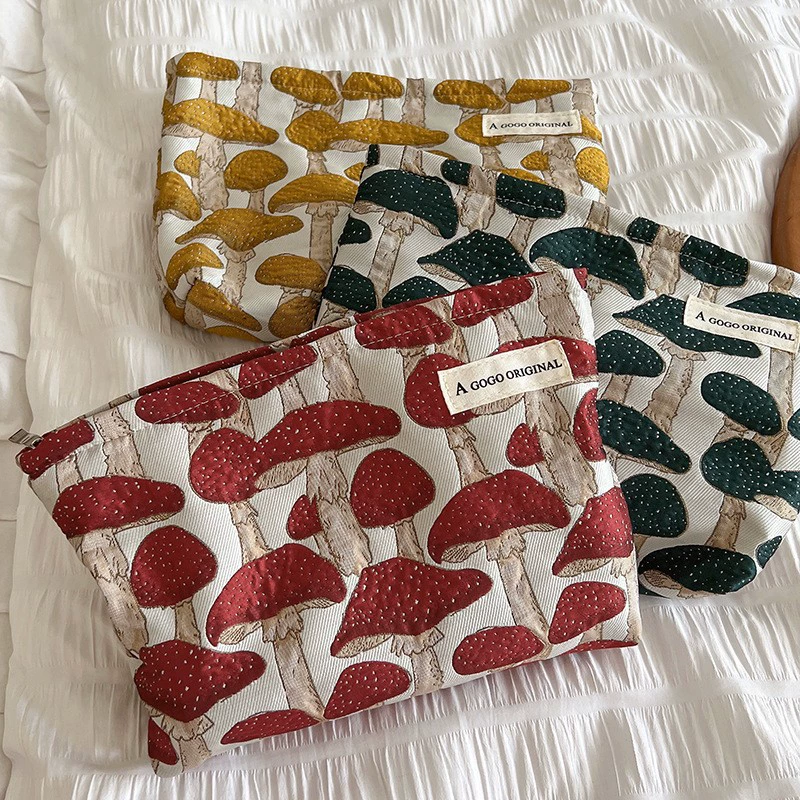 Capacious cosmetic bag, three‑dimensional travel organizer with zipper, stylish printed patterns