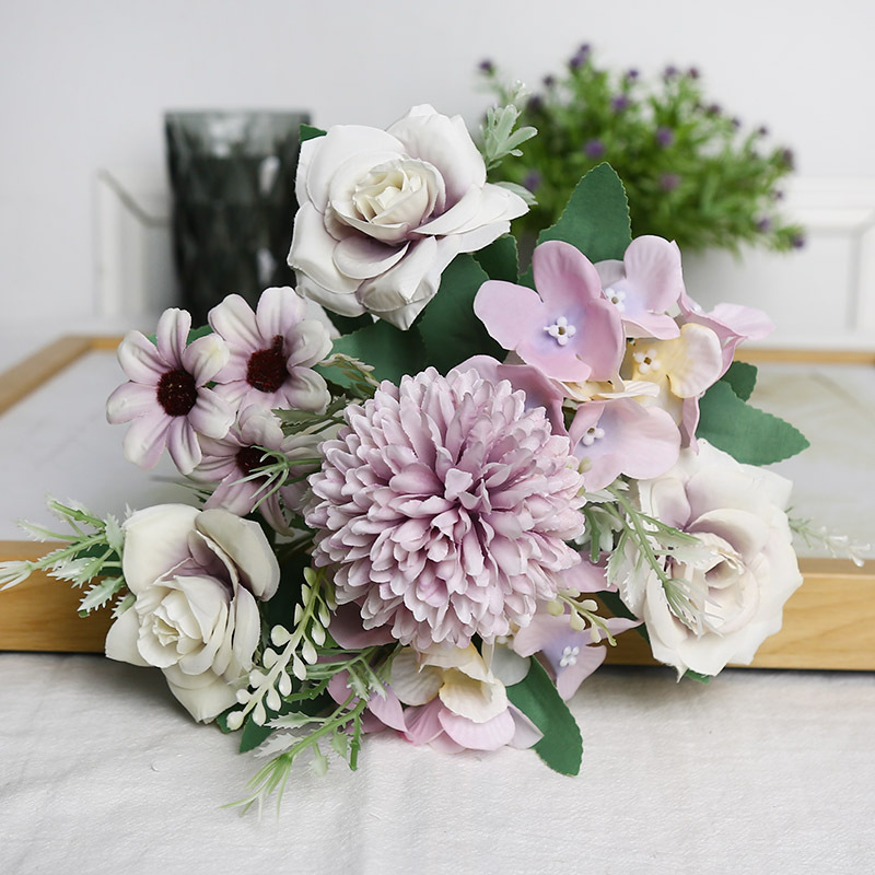 보라색 뿔 장미 조합