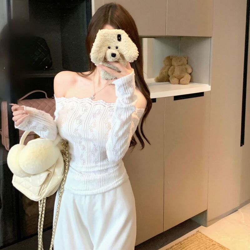 Off-shoulder white lace T-shirt for women, 2026 autumn and winter new style, elegant and slim-fitting, long-sleeved, stunning top Off-shoulder white lace T-shirt for women, 2026 autumn and winter new style, elegant and slim-fitting, long-sleeved, stunning top