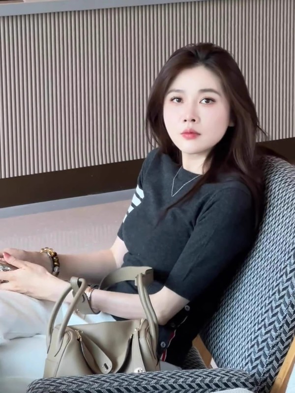 灰色圆领正肩中袖T恤女2025早秋季新款外穿修身显瘦气质内搭上衣|undefined
