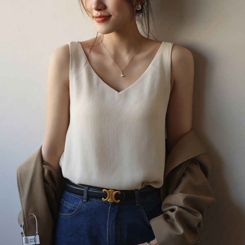 Tiktok Summer Camisole Outerwear V-Neck Top with Built-In Bra and Sleeveless Suit Base Layer Tiktok Summer Camisole Outerwear V-Neck Top with Built-In Bra and Sleeveless Suit Base Layer