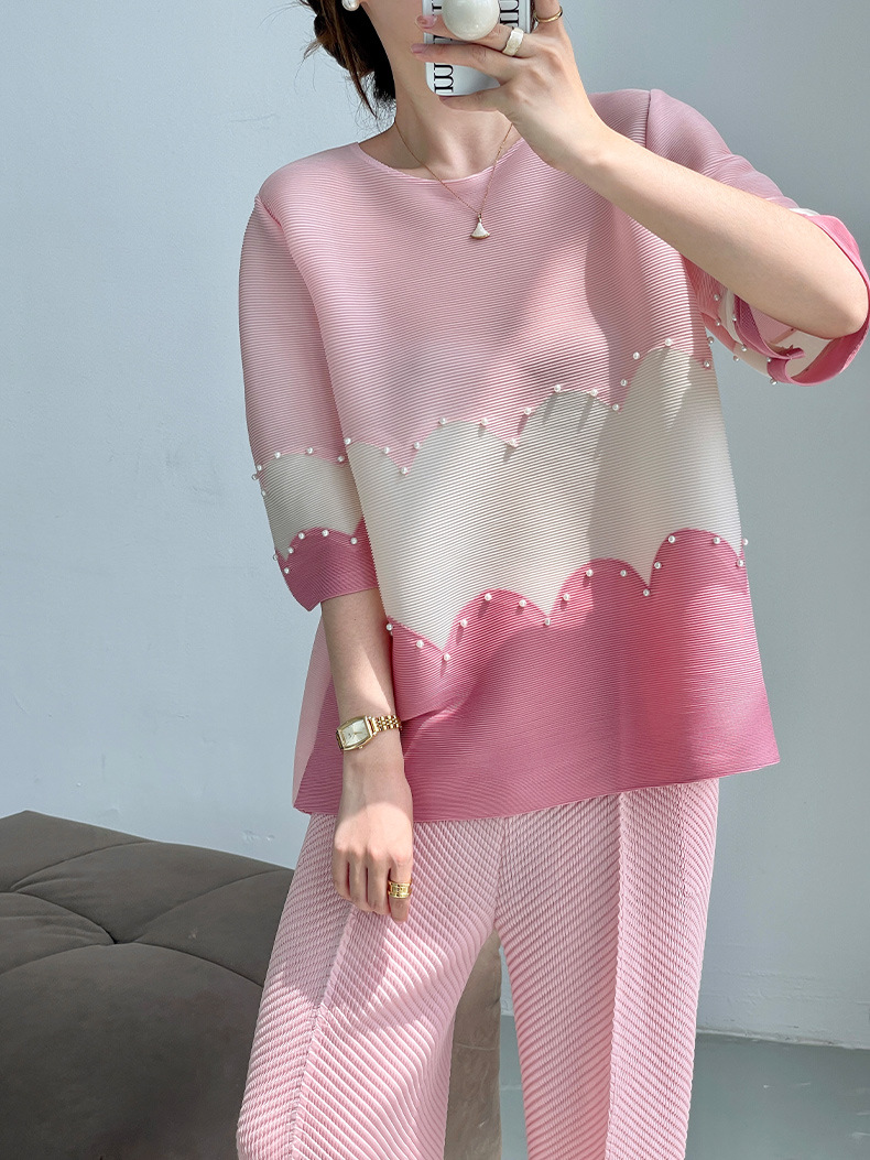 Áo thun nữ cổ tròn xếp ly phối màu đính hạt — Màu hồng chi tiết 1