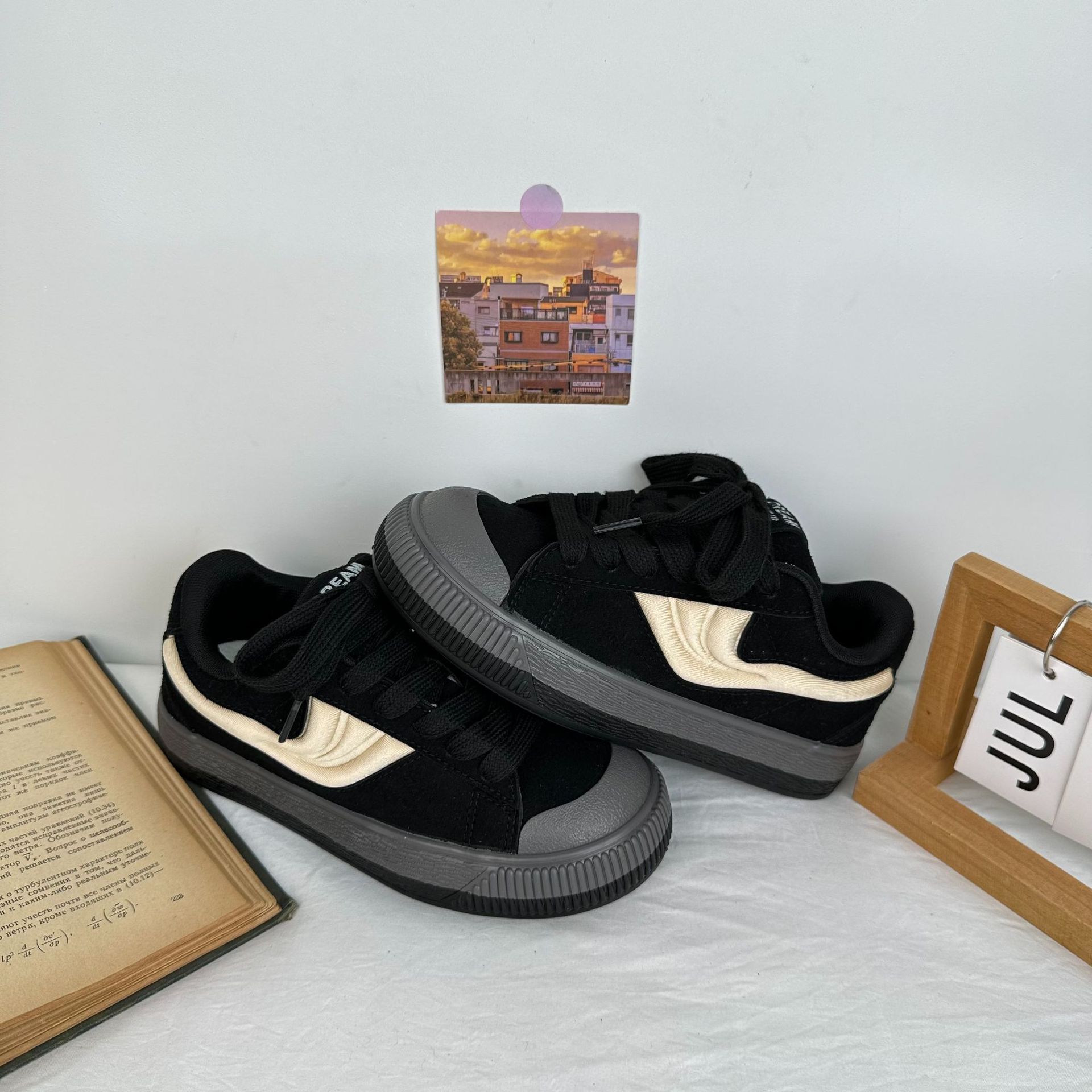 Yuanbo 2025 primavera nuevos zapatos de tabla bajos estilo coreano salvaje estilo universitario zapatos de lona casuales estilo Hong Kong zapatos de mujer image 9