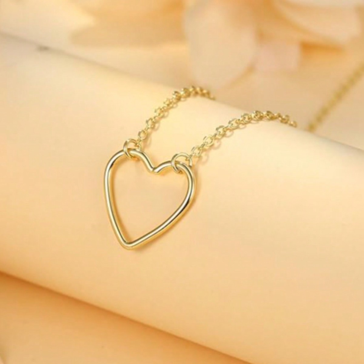 Collana con cuore vuoto per donna collana lunga minimalista_voghion.com