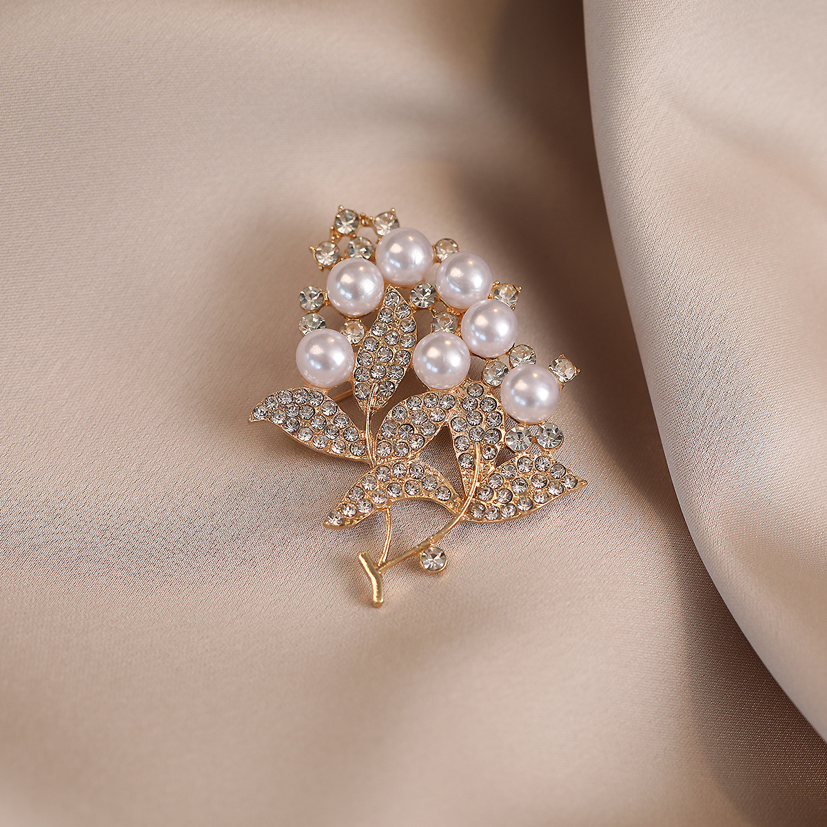 Pearl Flower Rhinestone Brooch For Women Anti-exposure Pin Accessory_voghion.com