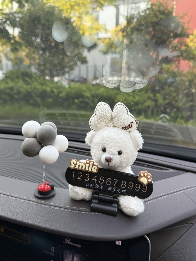 New Cartoon Hot-Selling Car Dashboard Decorations, Cute and Adorable Internet Celebrity Bear Temporary Parking Sign, Car Number Plate