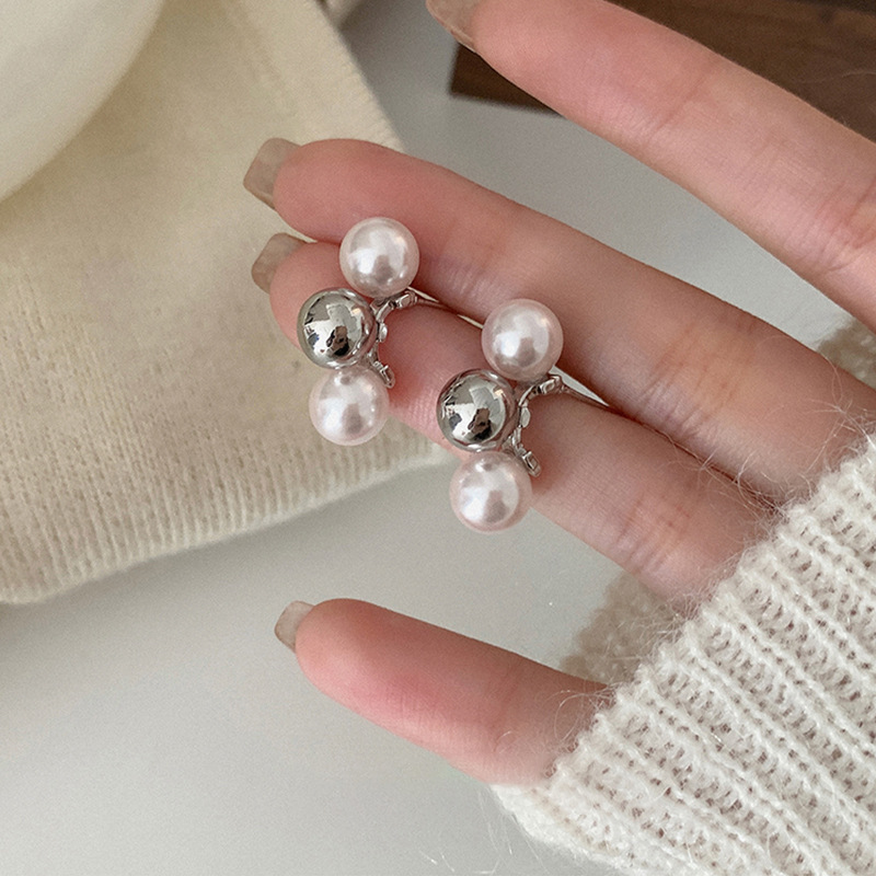 Spleißen von Metallkugeln mit gebogener Perle für Nischendesign für Frauen, dynamisches, schlichtes Temperament und Ohrring-Accessoires_voghion.com