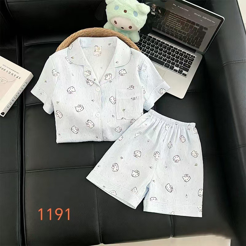 Al por mayor transfronterizo nuevo pijama de algodón nublado cardigán con solapa de manga corta pantalones cortos de dibujos animados una variedad de ropa para el hogar