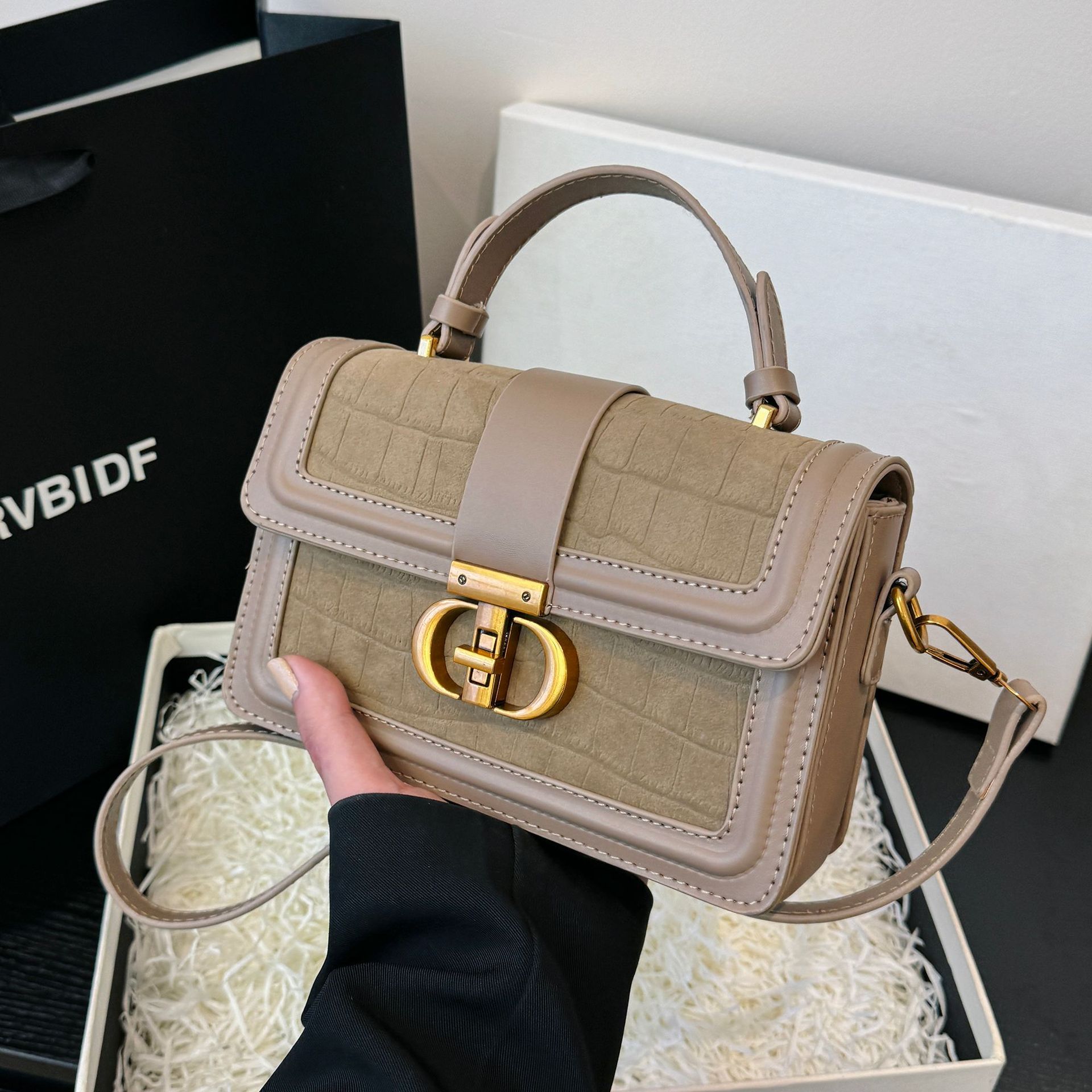 2024 Bolsos retro con asa superior para mujer, bolsos pequeños con solapa de diseñador, bolsos tipo mensajero, bolsos de hombro de piel sintética, bolsos cruzados vintage_voghion.com