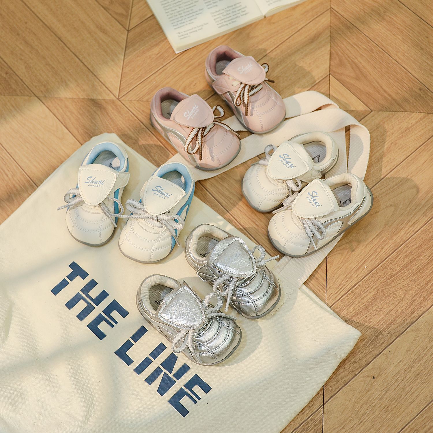 Children's Sports Shoes, Spring and Autum Sneakers for Boys and Girls, Non-Slip, Comfortable, Soft-Soled Baby Moral Training Shoes, Velcro White Shoes