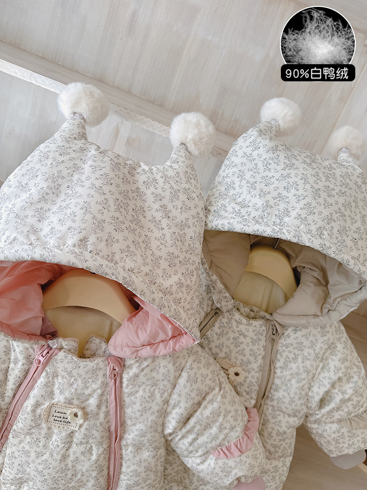 Nuevo invierno en el bebé plumón camiseta de mujer bebé ropa de baño blanca princesa ropa de escalada de flores trituradas