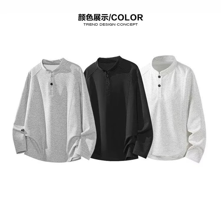 Autumn white-gray Henley collar long-sleeve T-shirt for men, featuring an American-style deconstructed patchwork design, a stand-up collar, and a base layer Autumn white-gray Henley collar long-sleeve T-shirt for men, featuring an American-style deconstructed patchwork design, a stand-up collar, and a base layer