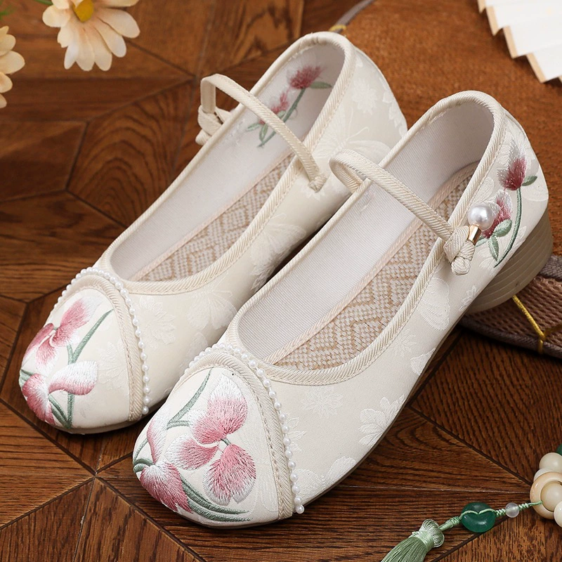Туфли с вышивкой национального ветра женские весенние и летние новые круглые головы с неглубоким ртом