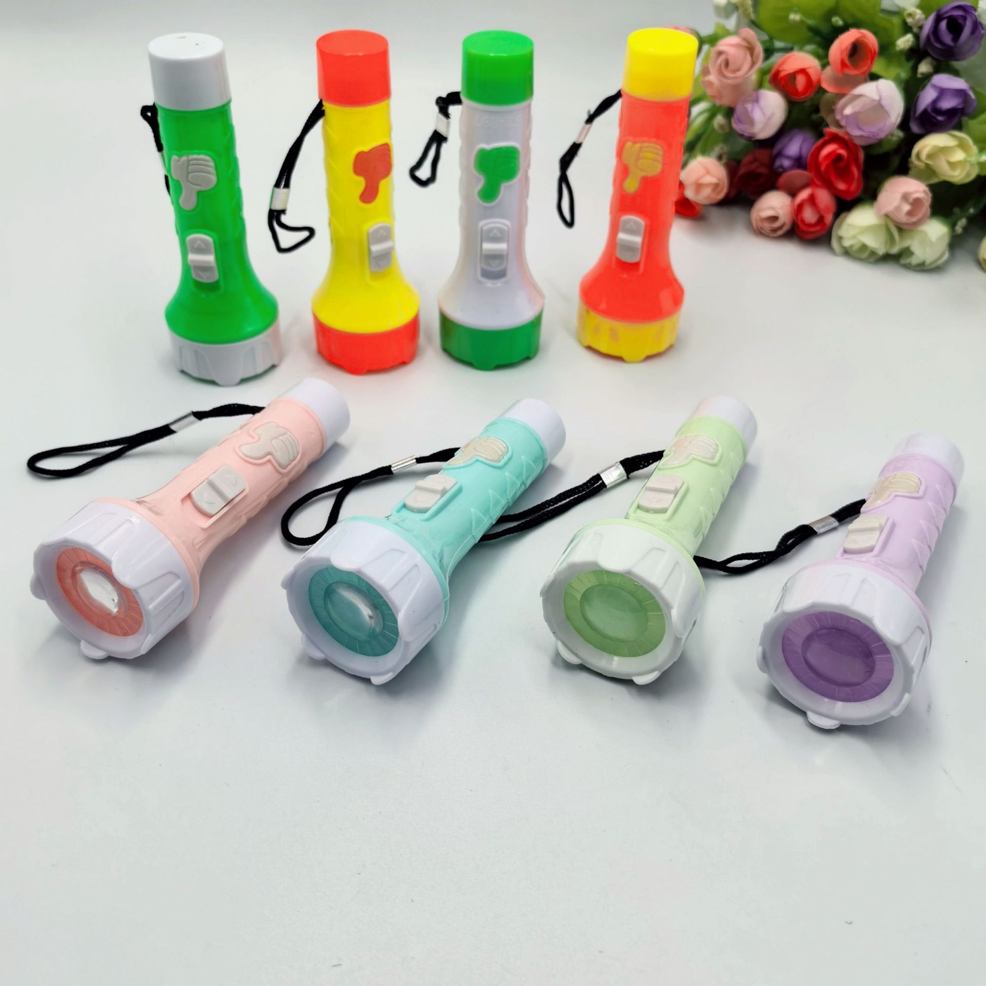 Antorcha de plástico de color macron pequeña iluminación portátil de luz led regalos prácticos juguetes luminosos