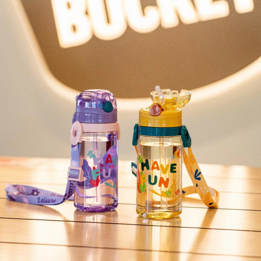 Fuente fábrica tianyi 0943 taza de paja de los niños diversión taza de agua estudiante carta de plástico taza correa doble taza de bebida