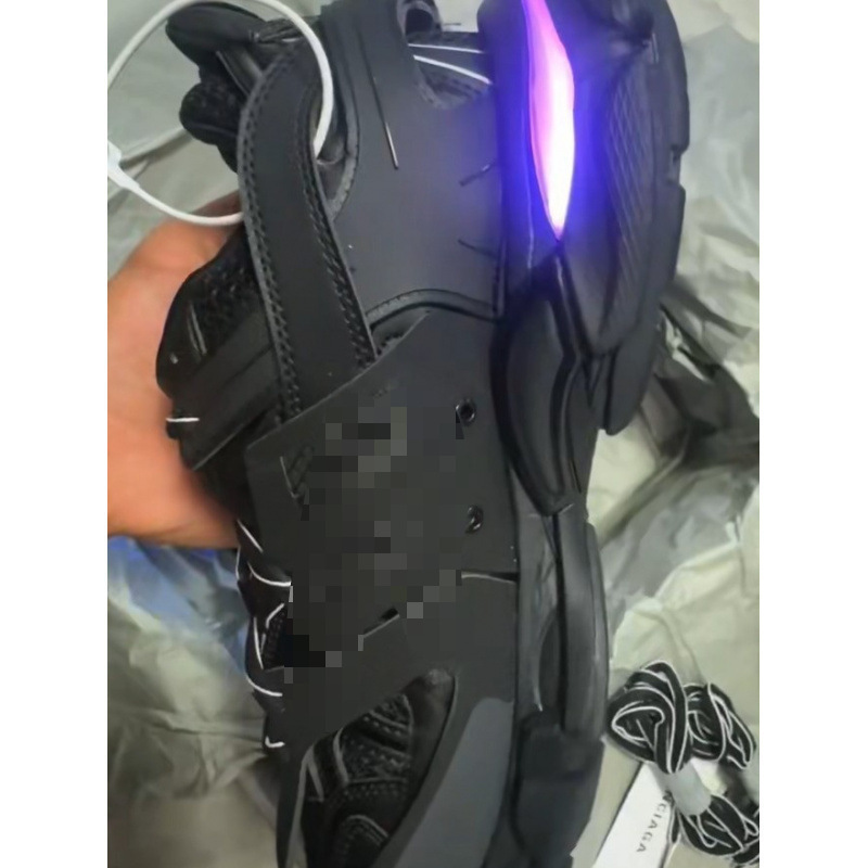 Foreign trade Putian dad shoes OK Paris Track3 generation LED lights colorful glowing thick-soled versatile sports shoes for men and women Foreign trade Putian dad shoes OK Paris Track3 generation LED lights colorful glowing thick-soled versatile sports shoes for men and women