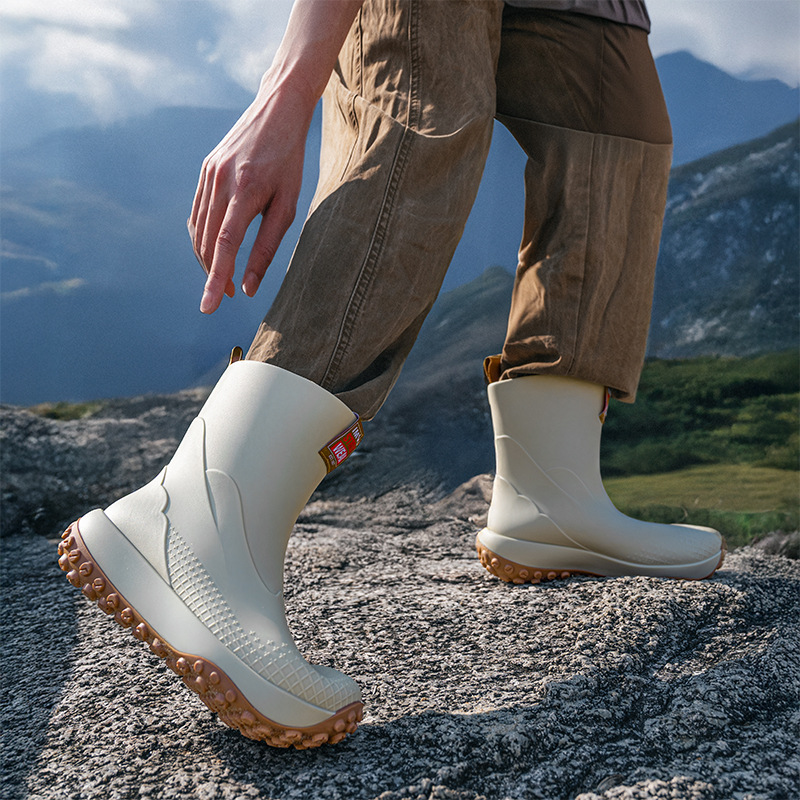 Botas de lluvia alemanas tubo medio para hombre 2025 nuevas botas de lluvia de moda zapatos antideslizantes para exteriores zapatos de goma impermeable ligera