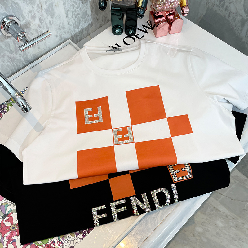 High-end fashion brand men's short-sleeve T-shirt, European light luxury with English print design, ice silk casual half-sleeve High-end fashion brand men's short-sleeve T-shirt, European light luxury with English print design, ice silk casual half-sleeve