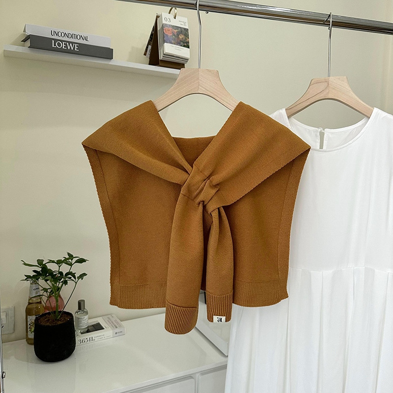 Mantón exterior de mujer 2025 nuevo estilo primavera y otoño a rayas de punto pequeño chal fino de gama alta a juego suéter camisa bufanda