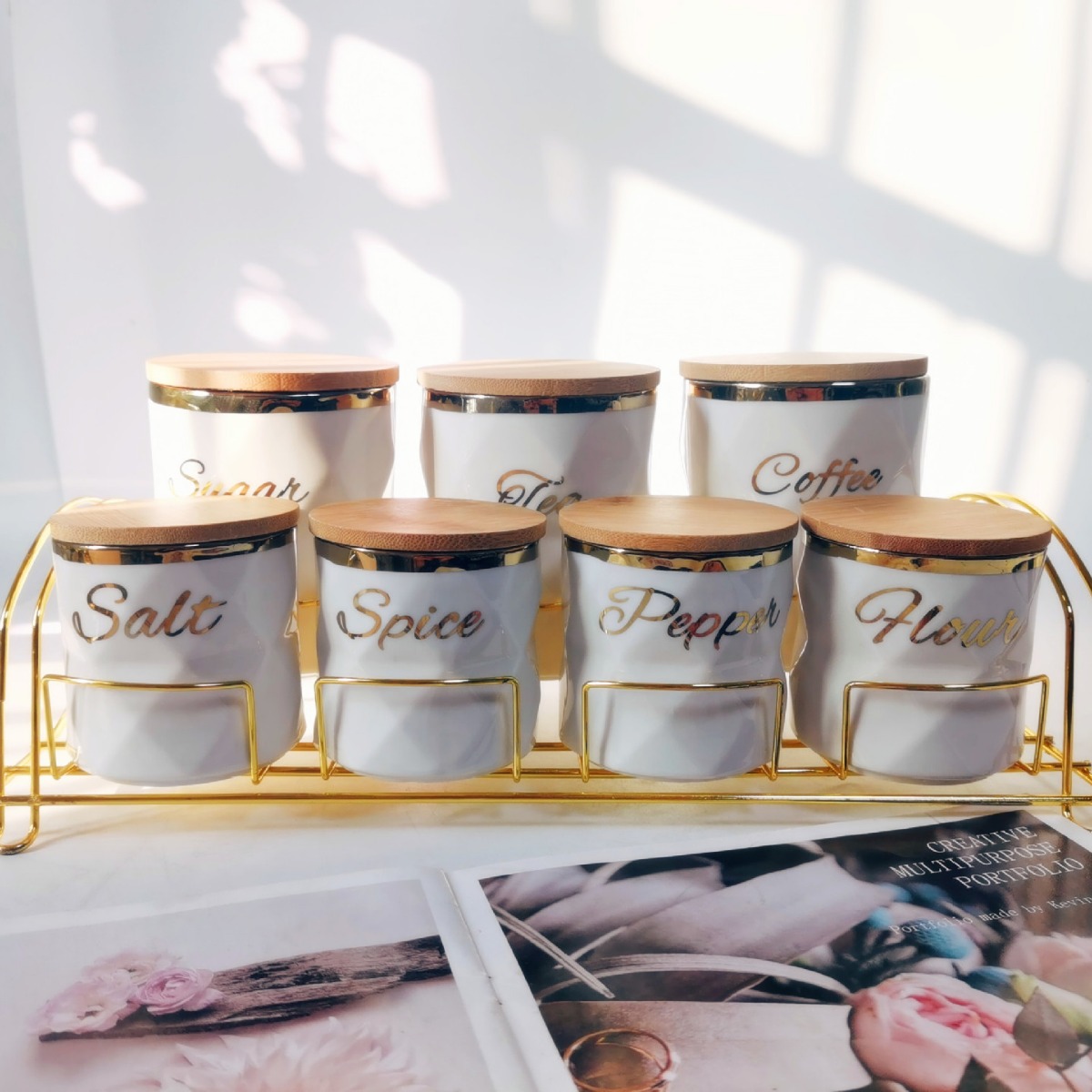 Fábrica directa exportación transfronteriza condimento de cerámica en forma de tanque de té con accesorios de hierro forjado conjunto de tanque de almacenamiento