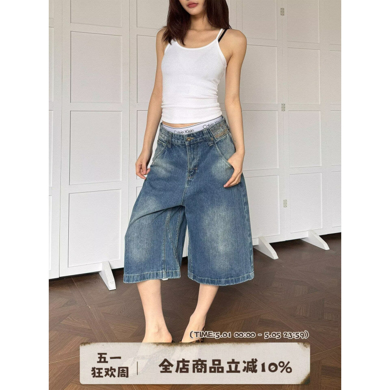 Plus-Size Women's American-Style Denim Capri Pants, High-Waisted, Slimming, Wide-Leg, Over-The-Knee Shorts for Petite Women Plus-Size Women's American-Style Denim Capri Pants, High-Waisted, Slimming, Wide-Leg, Over-The-Knee Shorts for Petite Women