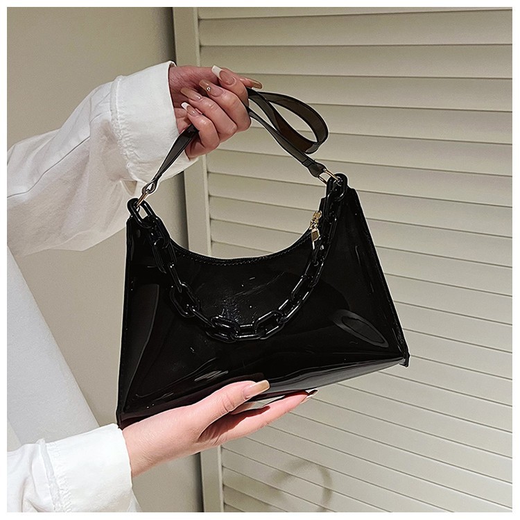 Femmes Petit Pvc Couleur Unie Vêtement De Rue Carré Fermeture Éclair Sac D'épaule Sac Bandoulière Sac Sous Les Bras display picture 2