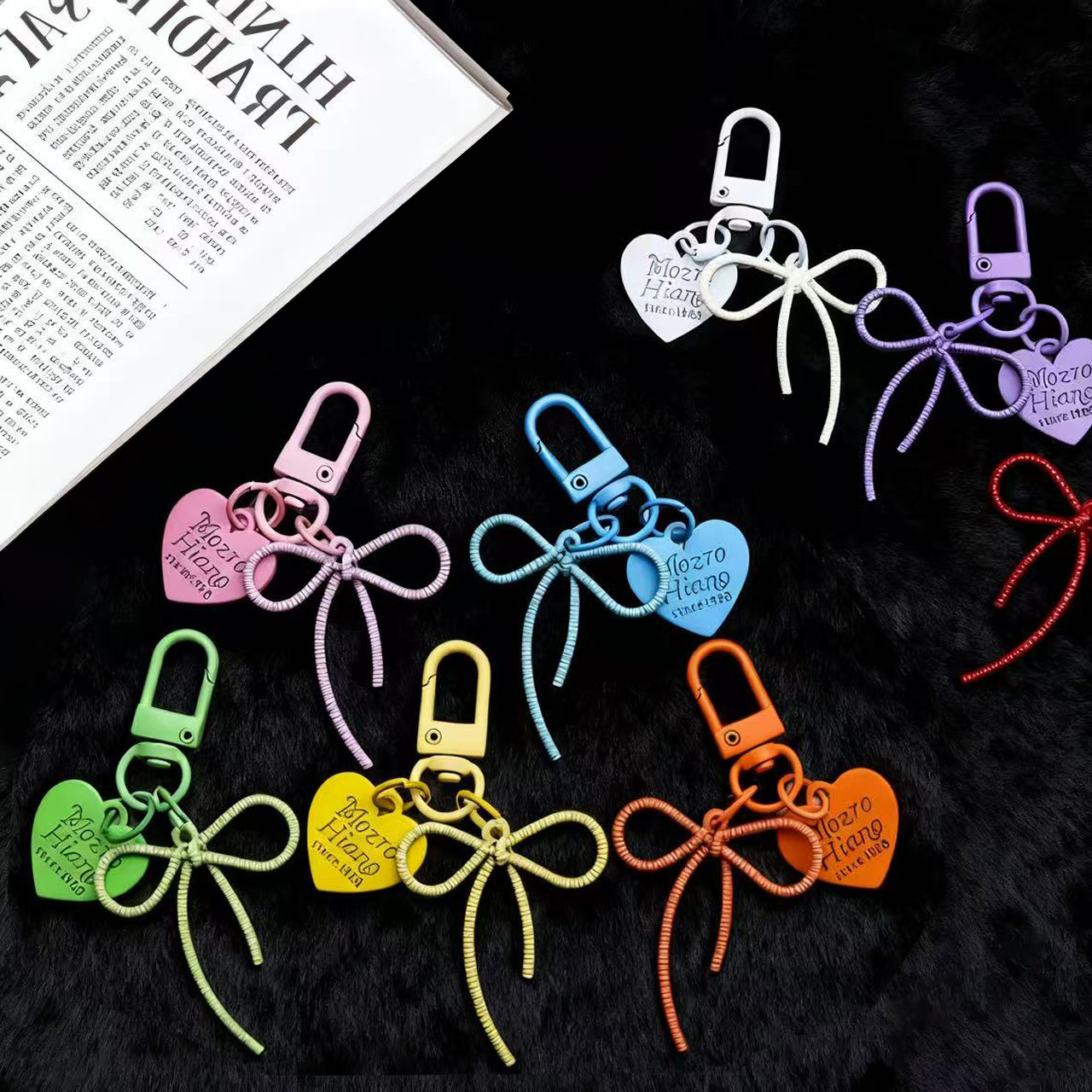 Creative Alloy Cut Out Bow with Colorfulful Heart Hanging Keychain DIY Pendant Girl Heart Bag Pendant