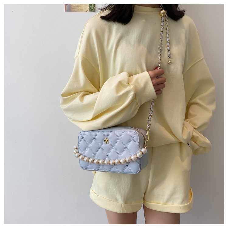 Fashion Pearl Rhomboid Embroidery Thread Shoulder Messenger Portable Bag Wholesale display picture 5