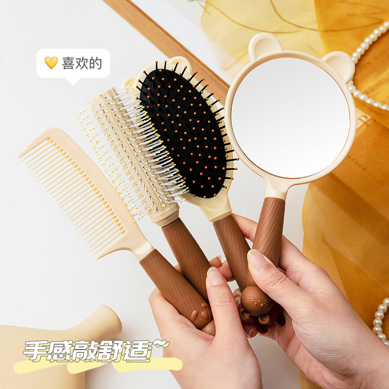 かわいい猫のプラスチックの櫛のエアバッグは櫛をマッサージします。|undefined