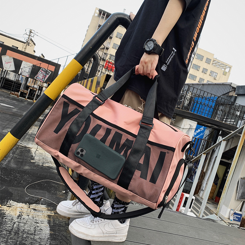 Capacious travel bag