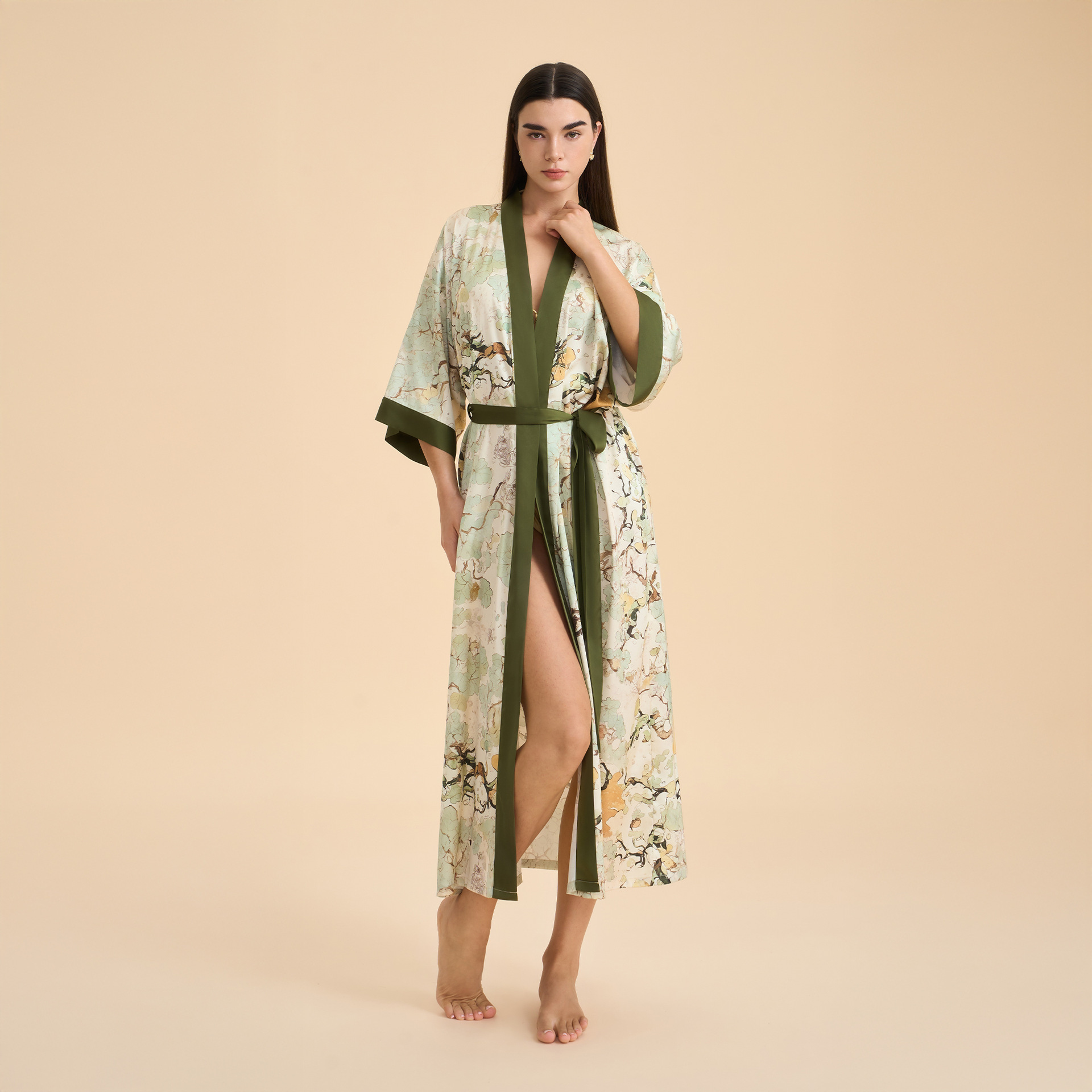 Europa y América pijamas damas primavera y otoño satén chiffon bata de baño impresión desordenada bata de dormir cómoda ropa larga para el hogar WP3976