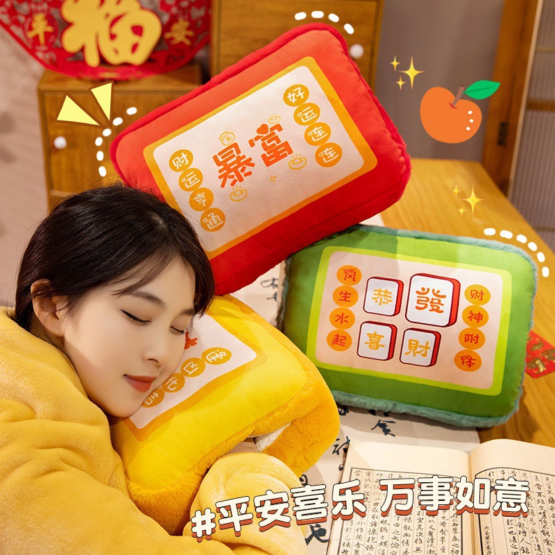 전국 조수 따뜻한 손 베개를 삽입하여 베개 담요 3 대 1 점심 휴식 베개 봉제 겨울 따뜻한 유물을 누워서 덮을 수 있습니다.