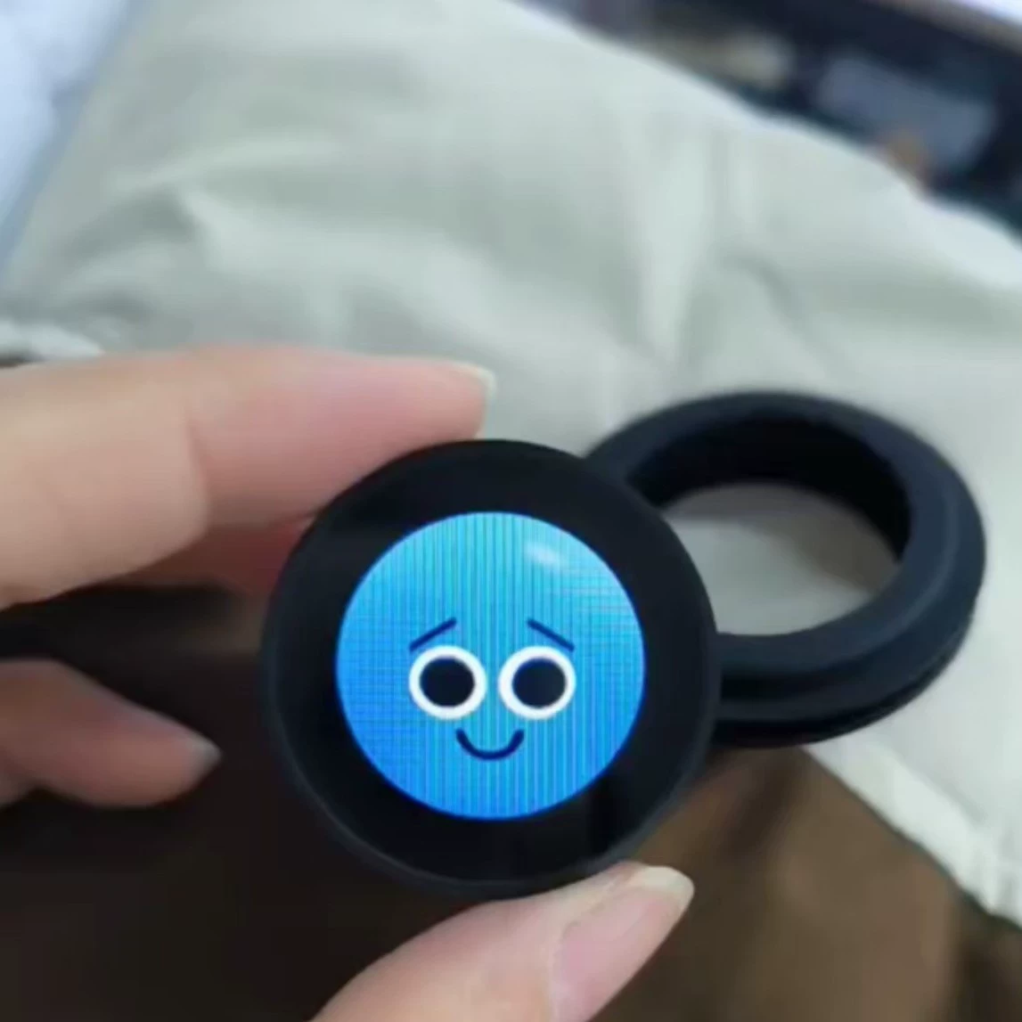 AL Интеллектуальные технологии Одежда Украшения Креативные аксессуары со смайликами Различные изменения выражений Поставки от производителя Фото