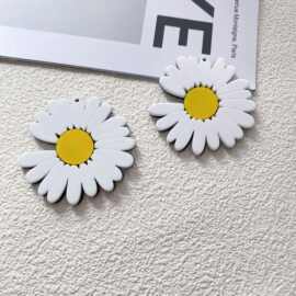 权志龙同款小雏菊小饰品亚克力挂件缺口菊花diy钥匙扣包包挂饰