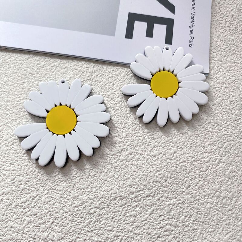 G-Dragon Style Small Daisy Acrylic Pendant with Chipped Edges DIY Keychain Bag Charm G-Dragon Style Small Daisy Acrylic Pendant with Chipped Edges DIY Keychain Bag Charm